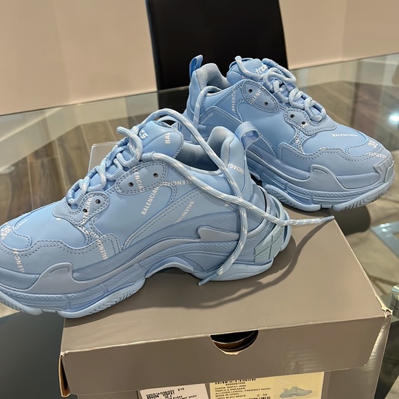 Balenciaga Triple S Sneaker - Picture 11 of 17